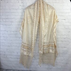 VINTAGE Delicate Crochet Detail Scarf or Runner